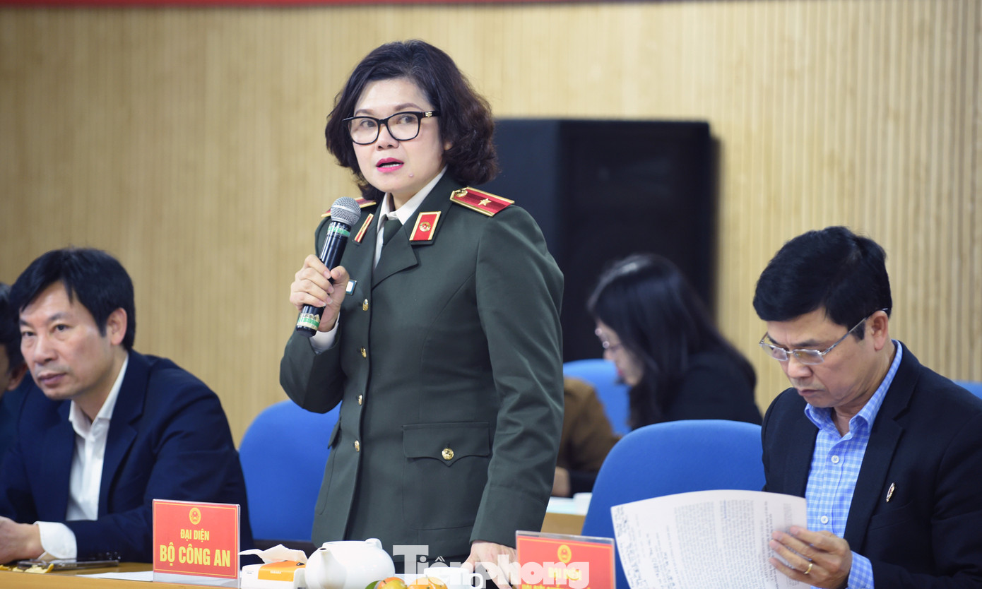 Các đại biểu đóng góp ý kiến, kiến nghị tại hội nghị. Ảnh: Xuân Tùng