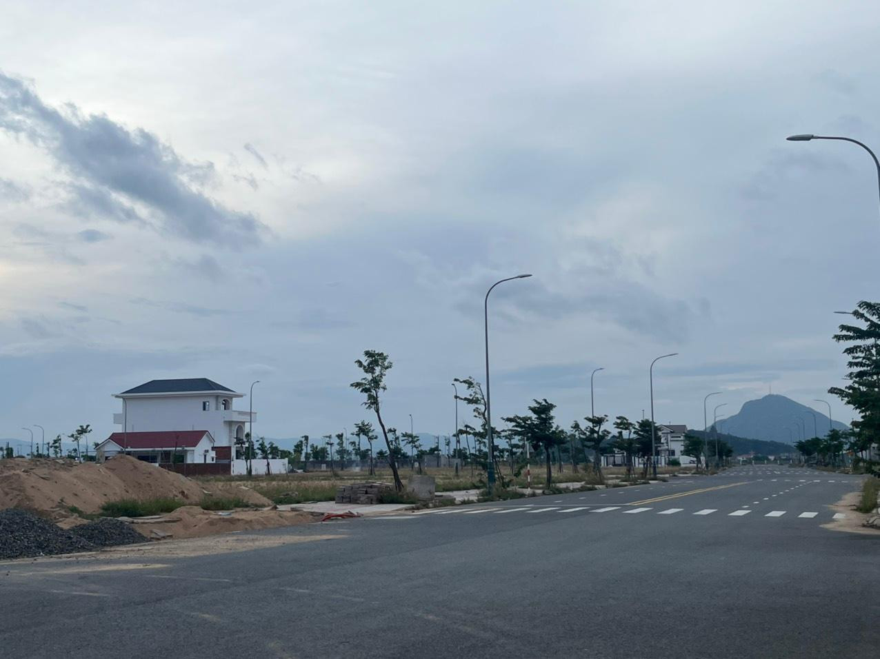 Bị cáo Nguyễn Chí Hiến nói rằng việc bán giảm giá 262 lô đất tại khu đô thị mới Nam TP. Tuy Hoà (ảnh) không làm thiệt hại ngân sách Nhà nước. Ảnh L.H Bị cáo Nguyễn Chí Hiến nói rằng việc bán giảm giá 262 lô đất tại khu đô thị mới Nam TP. Tuy Hoà (ảnh) không làm thiệt hại ngân sách Nhà nước. Ảnh L.H