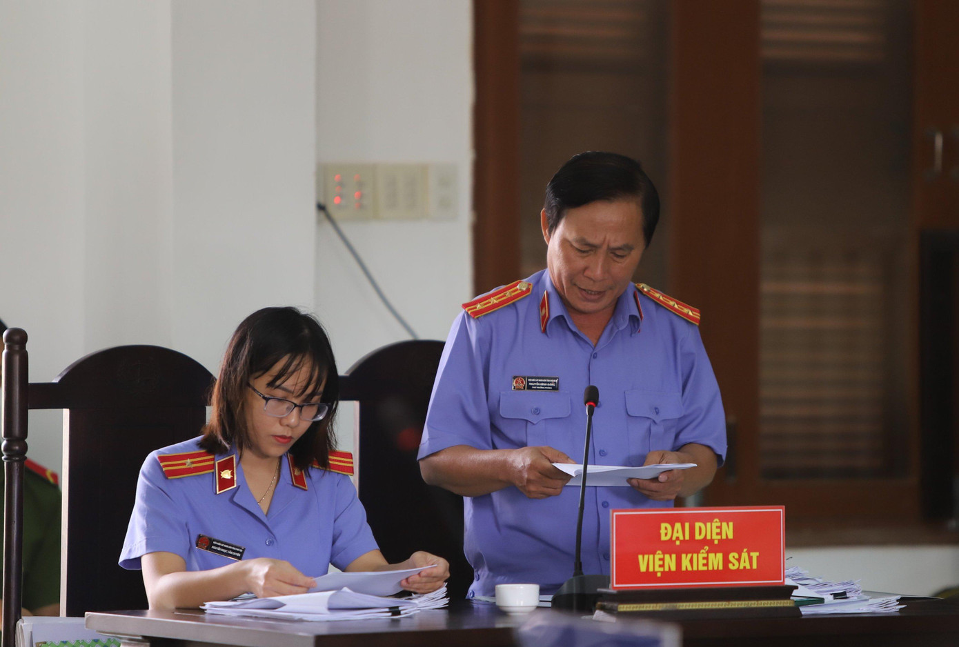 Đại diện Viện KSND tỉnh Phú Yên nêu quan điểm luận tội. Ảnh L.H