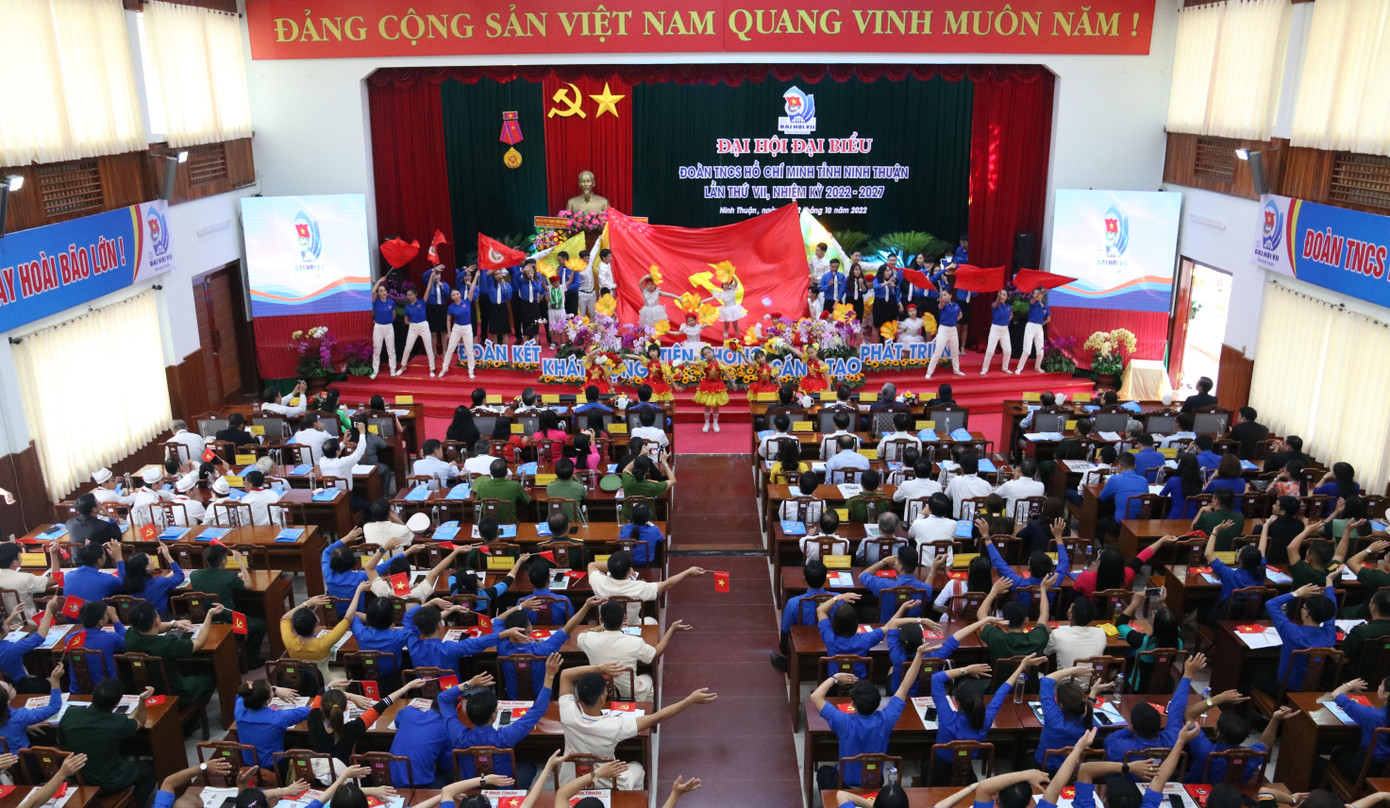 Các tiết mục văn nghệ chào mừng Đại hội. Ảnh C.H