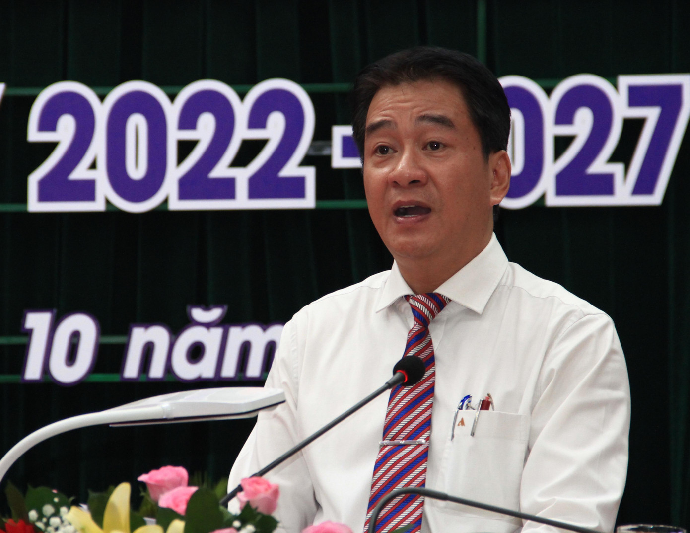 Ông Nguyễn Long Biên - Phó Chủ tịch UBND tỉnh Ninh Thuận, phát biểu tại buổi đối thoại. Ảnh C.H