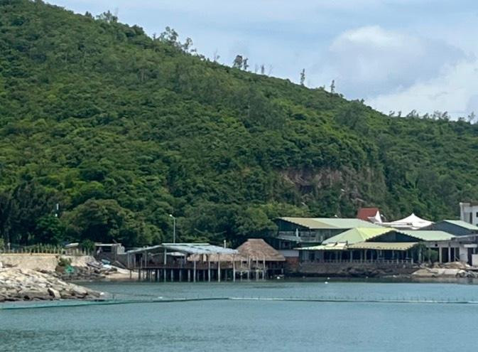 Chủ nhà hàng Lữ Quán Thiên Phước cho xây công trình lấn biển Nha Trang (Ảnh L.H)