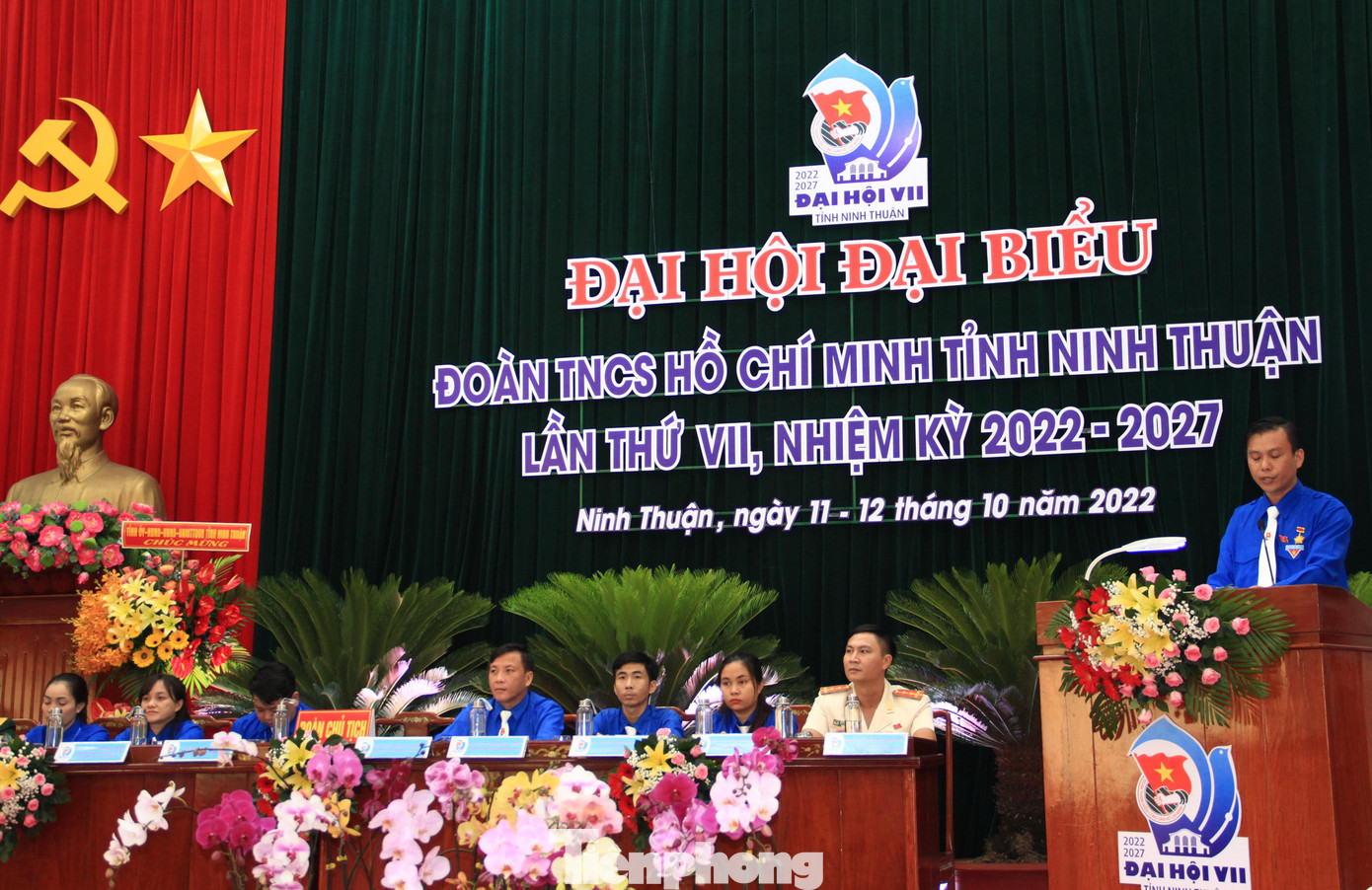 Đoàn chủ tịch Đại hội Đoàn Ninh Thuận điều hành đại hội. Ảnh: C.H