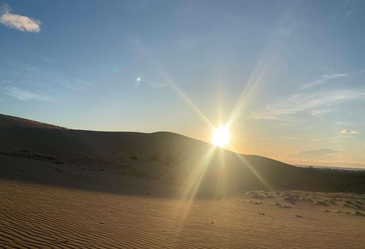 Khoảnh khắc bình minh lên trên đồi cát Nam Cương (ảnh: Nam Khanh).