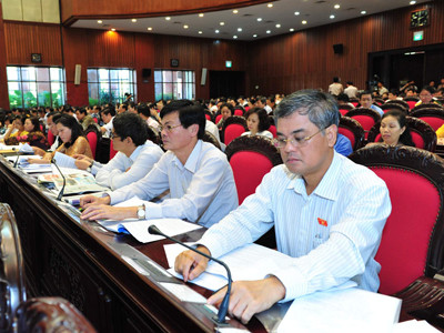 Đại biểu Quốc hội thông qua nghị quyết bỏ phiếu tín nhiệm. Đại biểu Quốc hội thông qua nghị quyết bỏ phiếu tín nhiệm