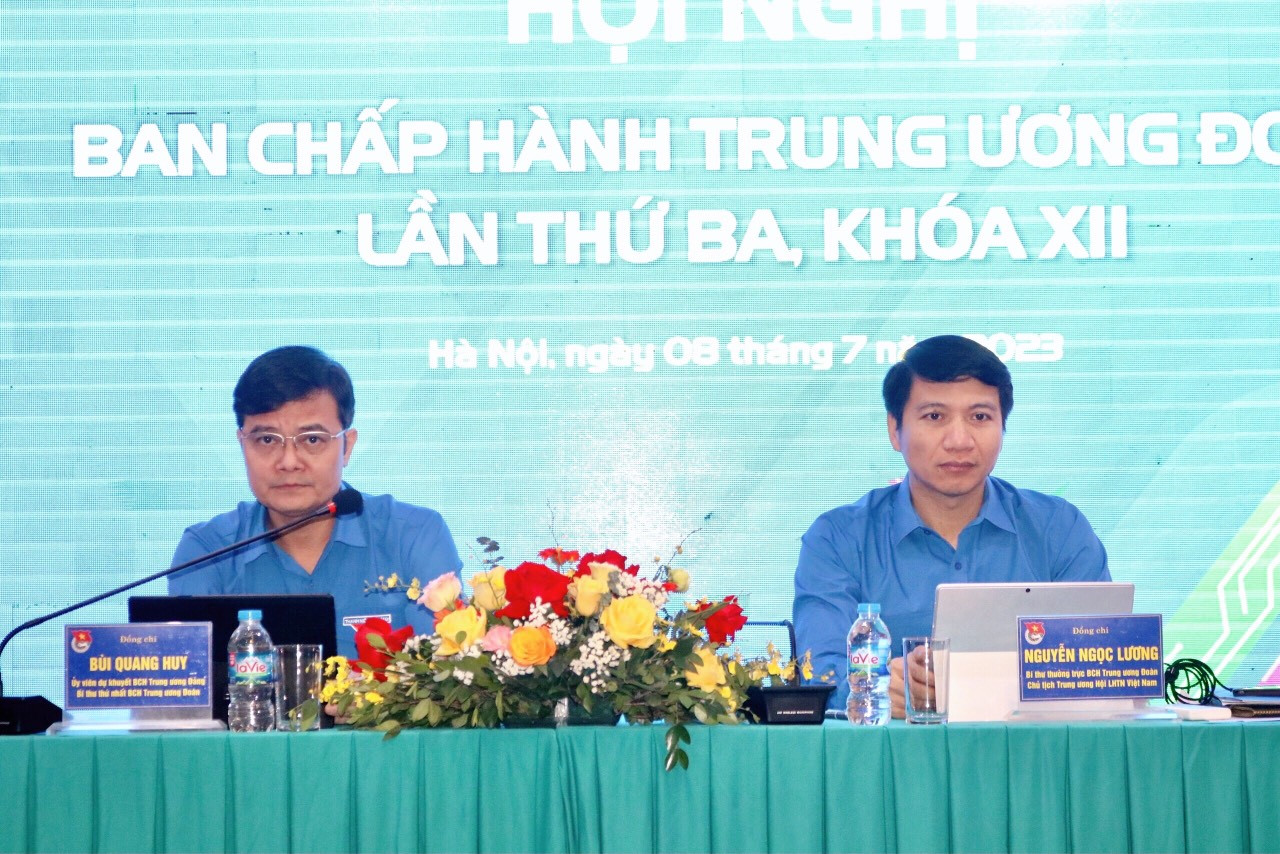 Anh Bùi Quang Huy, Ủy viên dự khuyết T.Ư Đảng, Bí thư thứ nhất T.Ư Đoàn; anh Nguyễn Ngọc Lương - Bí thư thường trực T.Ư Đoàn, Chủ tịch Hội LHTN Việt Nam chủ trì Hội nghị.