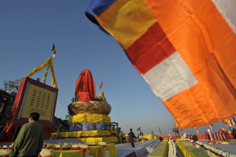 những công đoạn gấp rút chuẩn bị cho lễ khai quang Yên vị