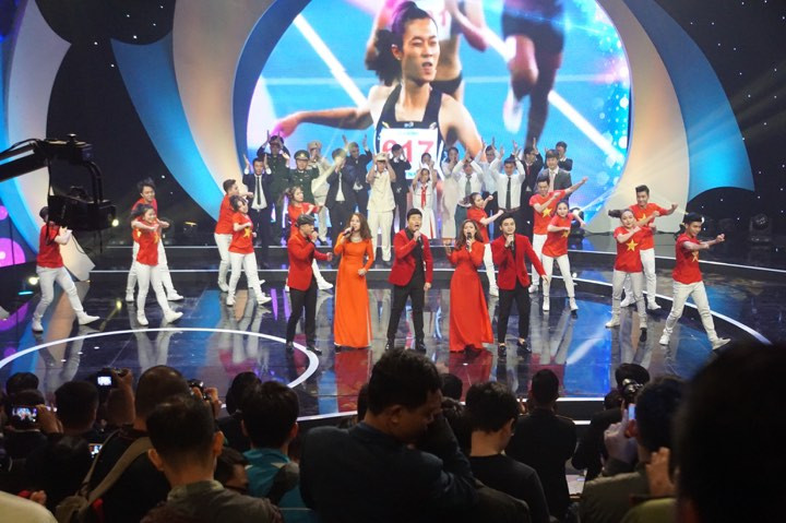 Thủ tướng trao giải thưởng Gương mặt trẻ Việt Nam tiêu biểu năm 2017 ảnh 12