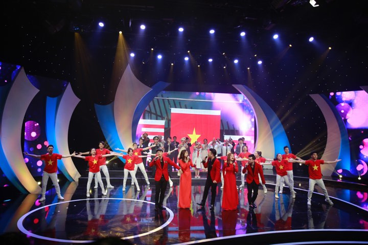 Thủ tướng trao giải thưởng Gương mặt trẻ Việt Nam tiêu biểu năm 2017 ảnh 10