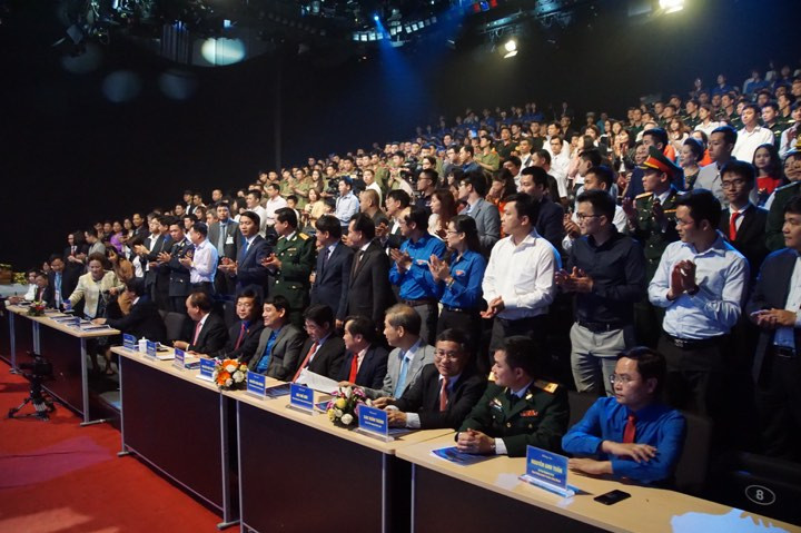 Thủ tướng trao giải thưởng Gương mặt trẻ Việt Nam tiêu biểu năm 2017 ảnh 36