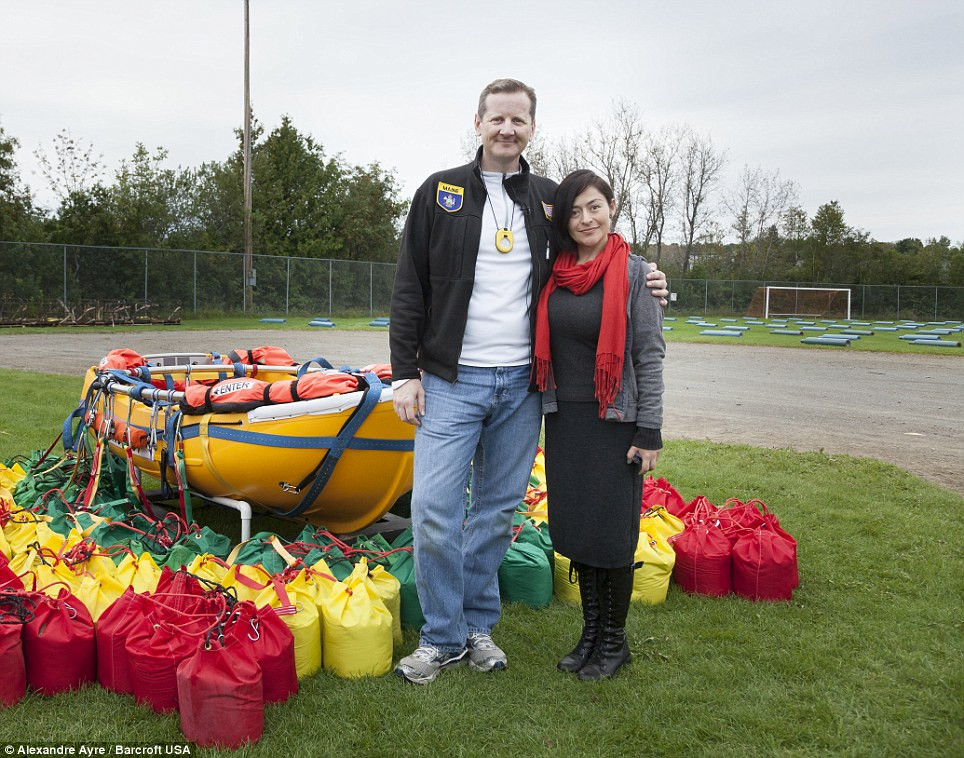 Trappe chụp ảnh lưu niệm cùng mọi người