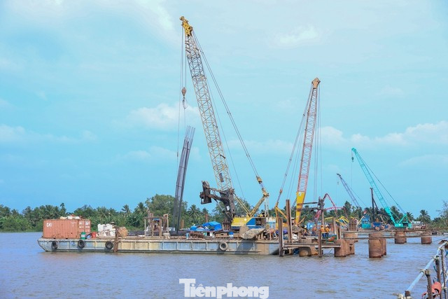 Thi công cầu Rạch Miễu 2 vượt sông Tiền. Ảnh: Nhật Huy. Thi công cầu Rạch Miễu 2 vượt sông Tiền. Ảnh: Nhật Huy.