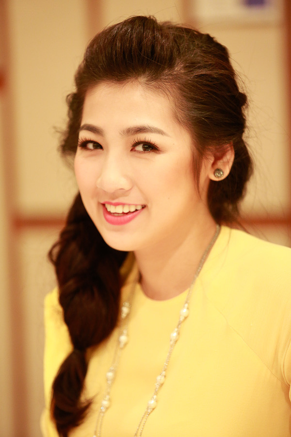 Á hậu 1 Dương Tú Anh