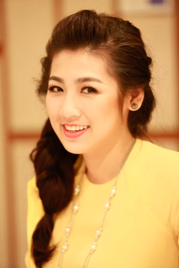 Á hậu 1 Dương Tú Anh