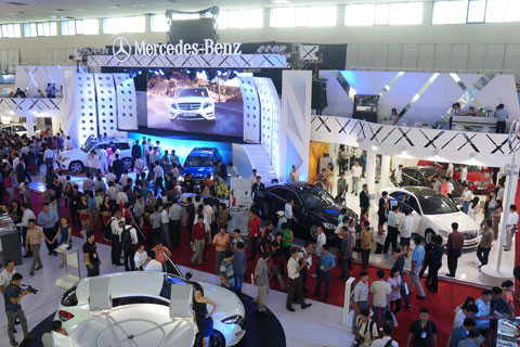 Gian hàng Mercedes hoành tráng tại khu trung tâm