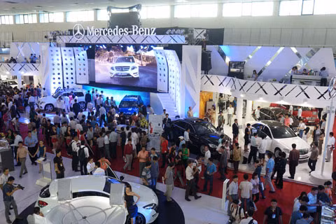 Gian hàng Mercedes hoành tráng tại khu trung tâm