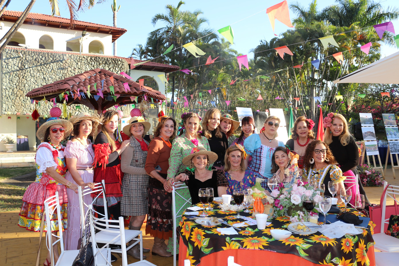 Nhiều người Brazil tham dự lễ hội Festas Juninas do Đại sứ quán Việt Nam tại Brazil tổ chức.