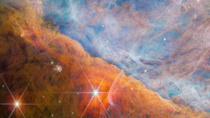 Tinh vân Orion, nơi một hợp chất hữu cơ quan trọng vừa được phát hiện, lấp lánh trong hình ảnh mà kính viễn vọng James Webb chụp được. Tinh vân Orion, nơi một hợp chất hữu cơ quan trọng vừa được phát hiện, lấp lánh trong hình ảnh mà kính viễn vọng James Webb chụp được.