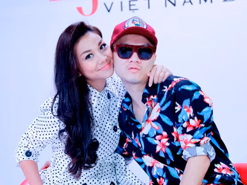 Thanh Hằng luôn thân thiết với các vị giám khảo còn lại