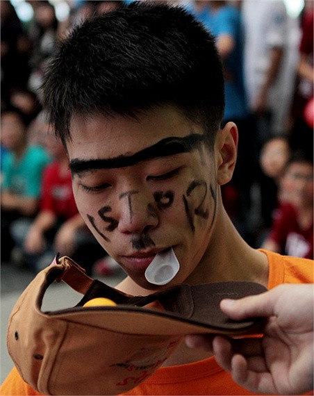 Sẵn sàng quẹt đầy nhọ lên mặt