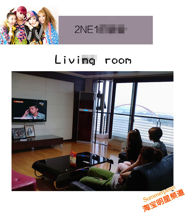 Đứng ở ban công có thể nhìn ra sông Hàn. Đúng theo phong cách của các cô nàng này, phòng khách cũng rất cá tính. Phòng ngủ.