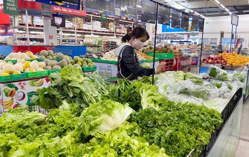 Quầy hàng rau quả trong siêu thị (Ảnh minh họa).