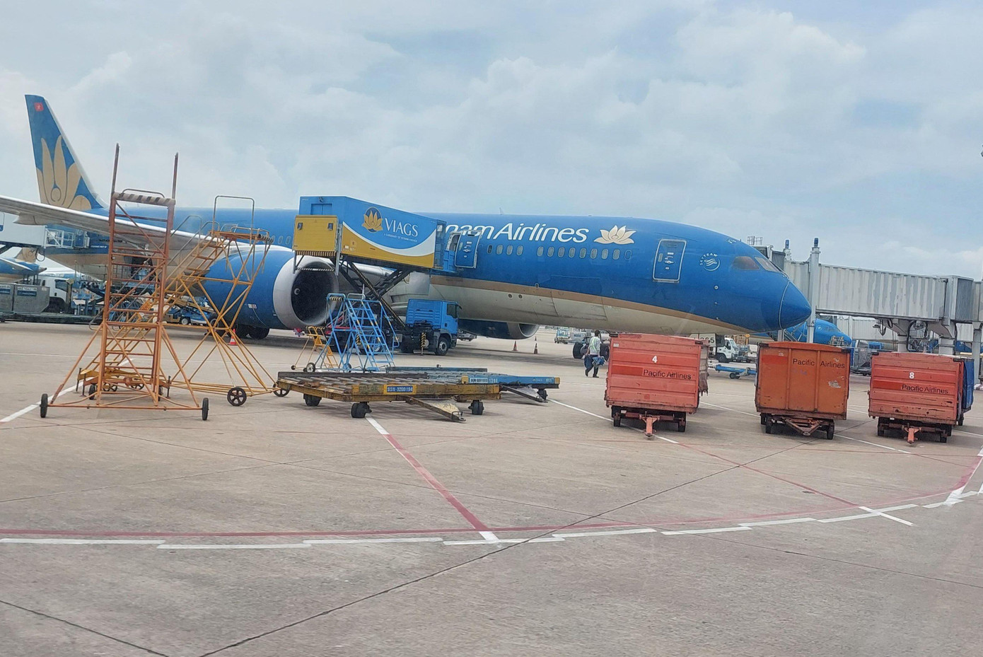 Bộ Tài chính giảm nhiều loại phí cho hoạt động hàng không dân dụng. Bộ Tài chính giảm nhiều loại phí cho hoạt động hàng không dân dụng.