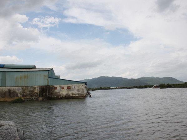 Nước thải chưa qua xử lý được xả thải ra sông Chà Và 