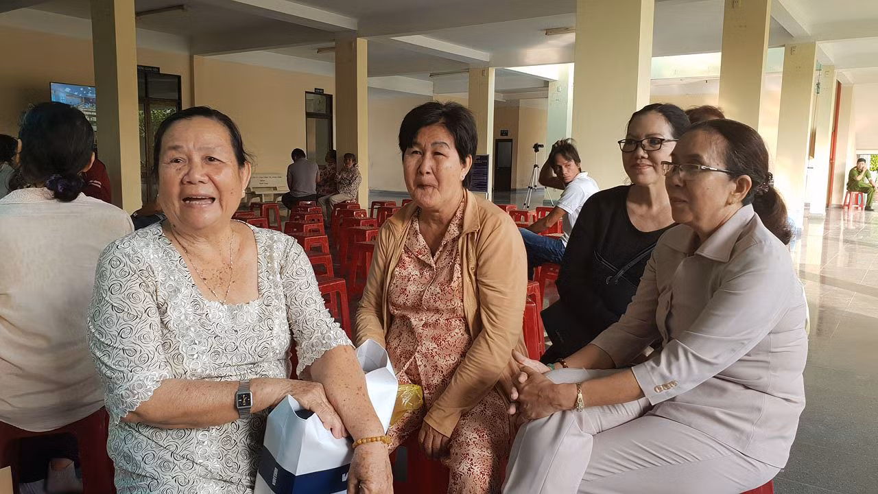 Người dân Thủ Thiêm: Xin chủ tọa đừng cắt loa ảnh 8