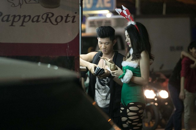 Song song với việc tập trung cho điện ảnh, nữ diễn viên xinh đẹp còn có nhiều dự định ''lấn sân'' âm nhạc. Với sự hỗ trợ về chuyên môn từ bạn trai, cô được tư vấn về thanh nhạc và vũ đạo. Lương Bằng Quang hứa hẹn sẽ cho ra mắt sản phẩm âm nhạc đánh dấu bước chuyển mình sang lĩnh vực ca hát của Trương Nhi. Bài viết: http://news.zing.vn/Truong-Nhi-dien-tat-rach-xuong-pho-cung-ban-trai-post380249.html#category_featured.noibat Nguồn Zing News 