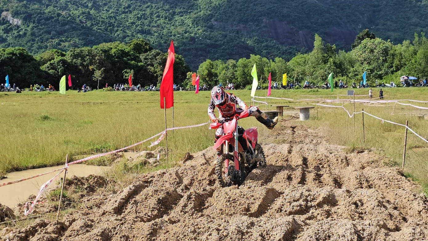 Tay đua vượt chướng ngại vật bùn đất. Tay đua vượt chướng ngại vật bùn đất.