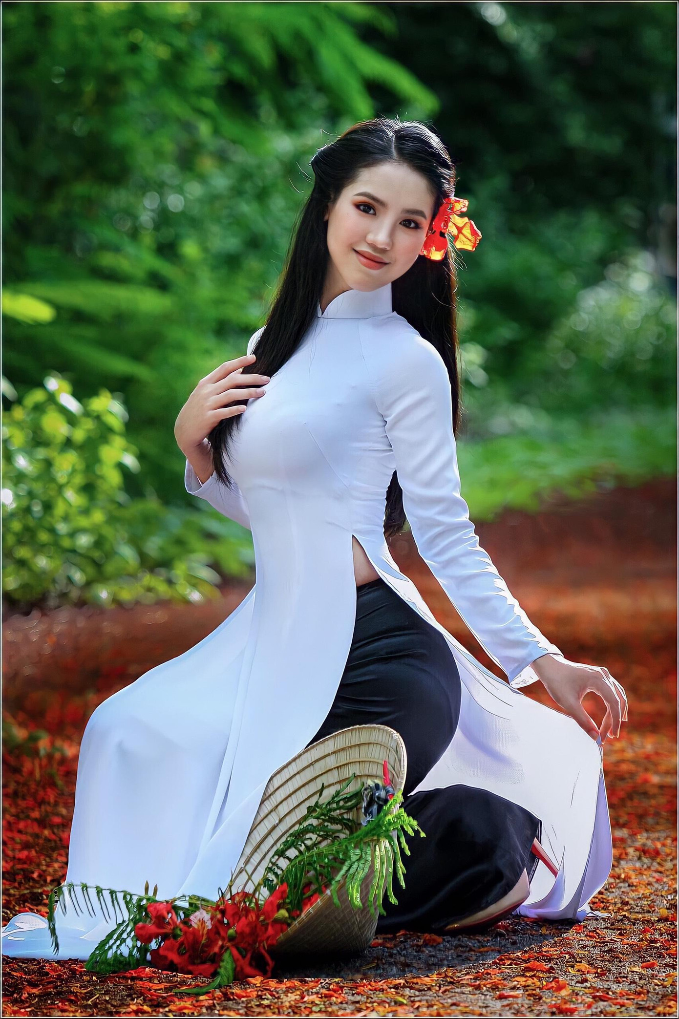 Cô gái 10X có phần thi ứng xử cũng như trả lời phỏng vấn thể hiện sự khéo léo và thông minh.