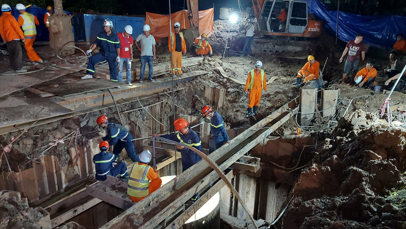 Hiện trường vụ bé trai rơi xuống trụ công trình tại Đồng Tháp