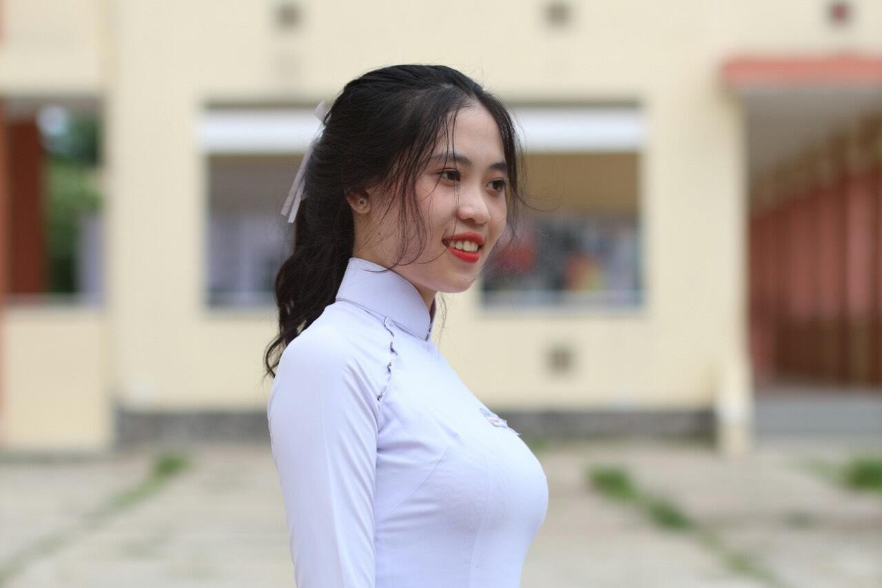 Lê Khánh Ngọc sinh ra và lớn lên tại đất biển Kiên Giang. Hiện cô đang học năm 2 ngành Luật, Khoa Sư phạm và Xã hội Nhân văn, trường đại học Kiên Giang. - Ảnh: NVCC