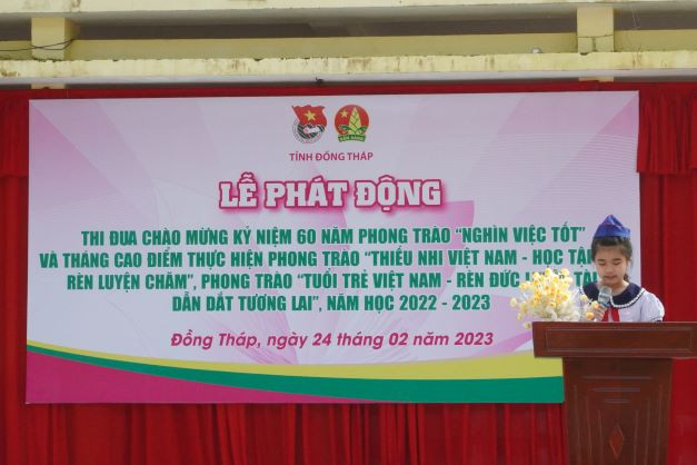 Em Trần Hải My - học sinh lớp 5/7, Liên Đội phó Trường Tiểu học thị trấn Lai Vung 1 phát biểu.