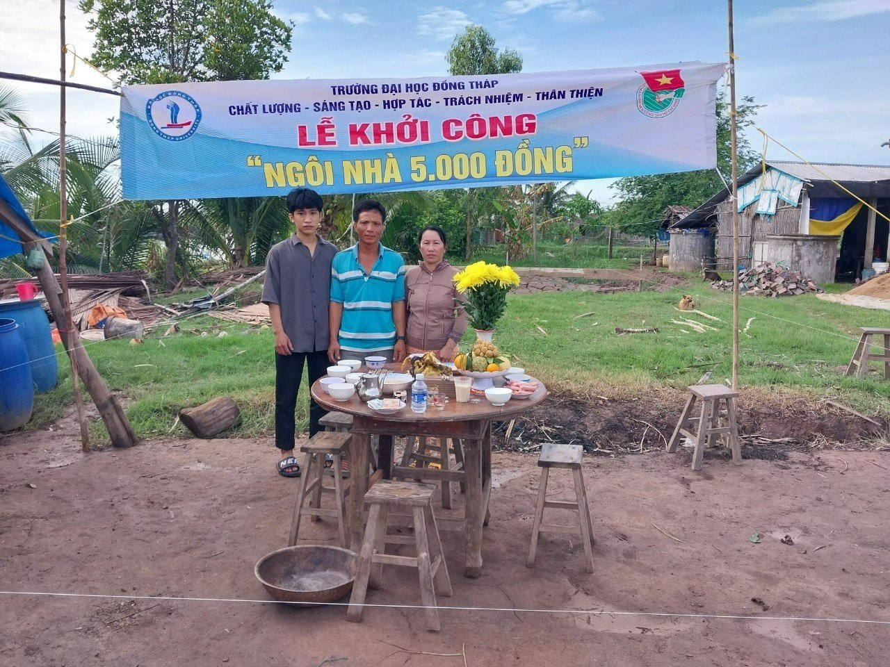 Khởi công ngôi nhà 5.000 đồng cho sinh viên Phạm Thị Mỹ Quyên tại Bến Tre.