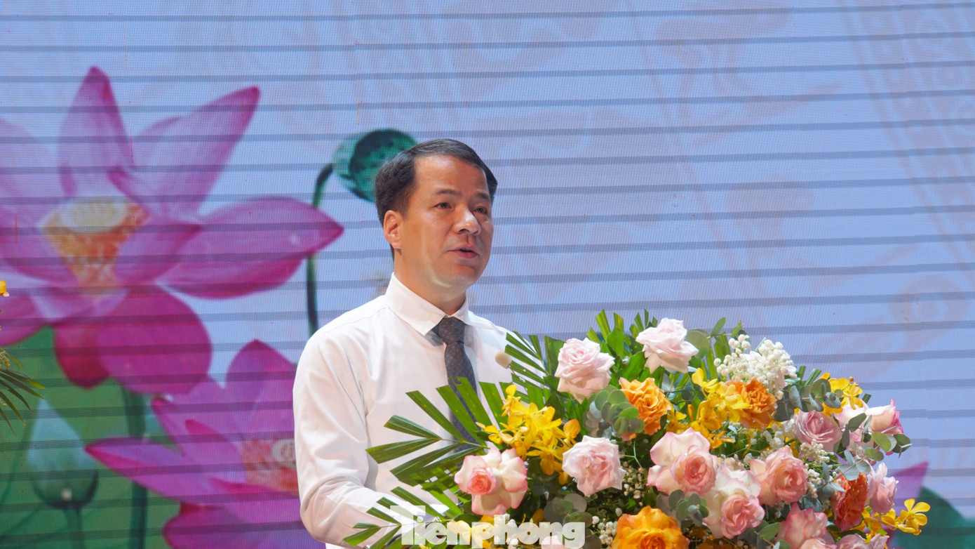 Anh Ngô Văn Cương - Bí thư Trung ương Đoàn, Ủy viên Hội đồng quản trị Ngân hàng chính sách xã hội - Trưởng Ban tổ chức hội thi phát biểu. Ảnh: Hòa Hội