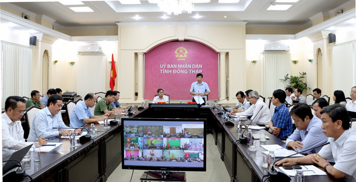 Chủ tịch UBND tỉnh Đồng Tháp Phạm Thiện Nghĩa chủ trì cuộc họp. Ảnh: N. Ánh