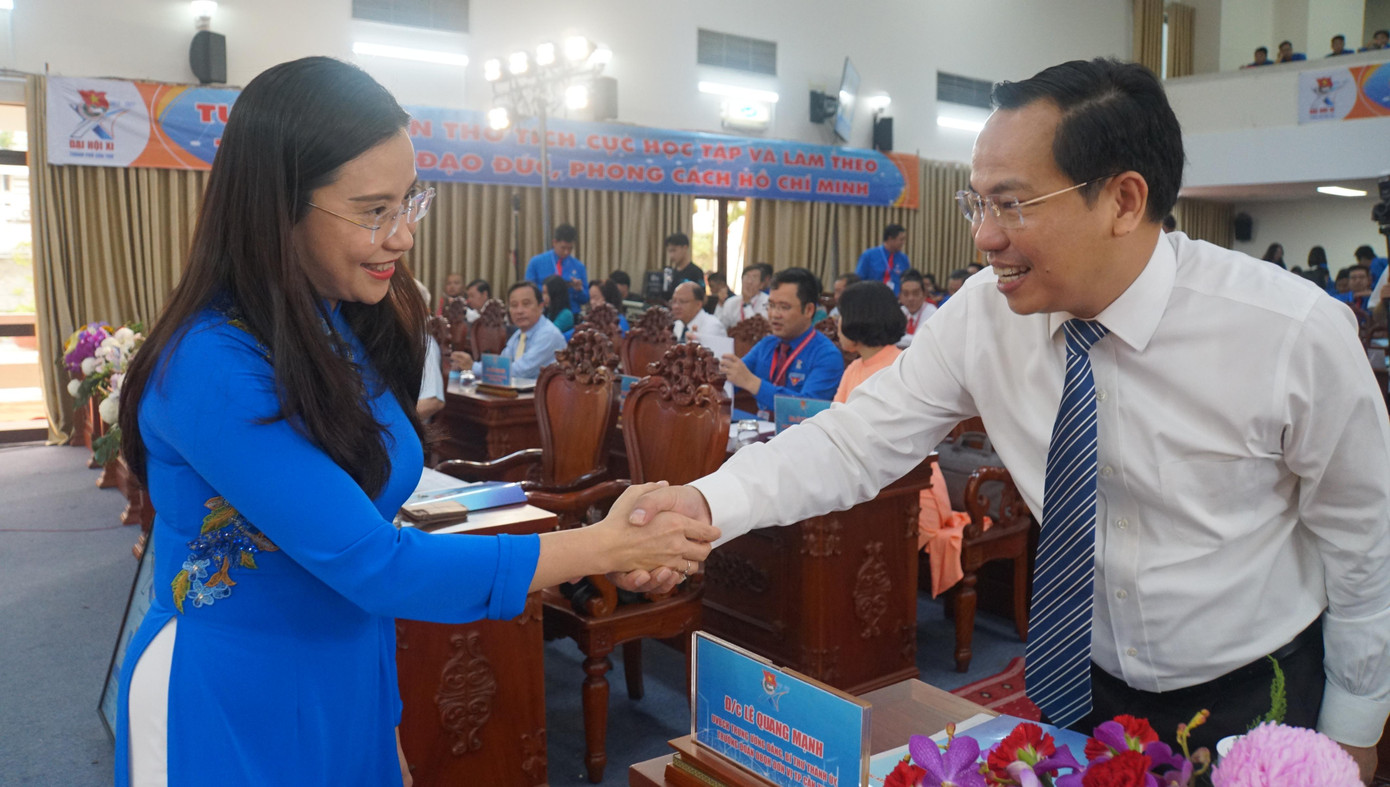 Chị Nguyễn Phạm Duy Trang, Bí thư Trung ương Đoàn, Chủ tịch Hội đồng Đội Trung ương và Bí thư Thành ủy Cần Thơ Lê Quang Mạnh. Ảnh: Hòa Hội Chị Nguyễn Phạm Duy Trang, Bí thư Trung ương Đoàn, Chủ tịch Hội đồng Đội Trung ương và Bí thư Thành ủy Cần Thơ Lê Quang Mạnh. Ảnh: Hòa Hội