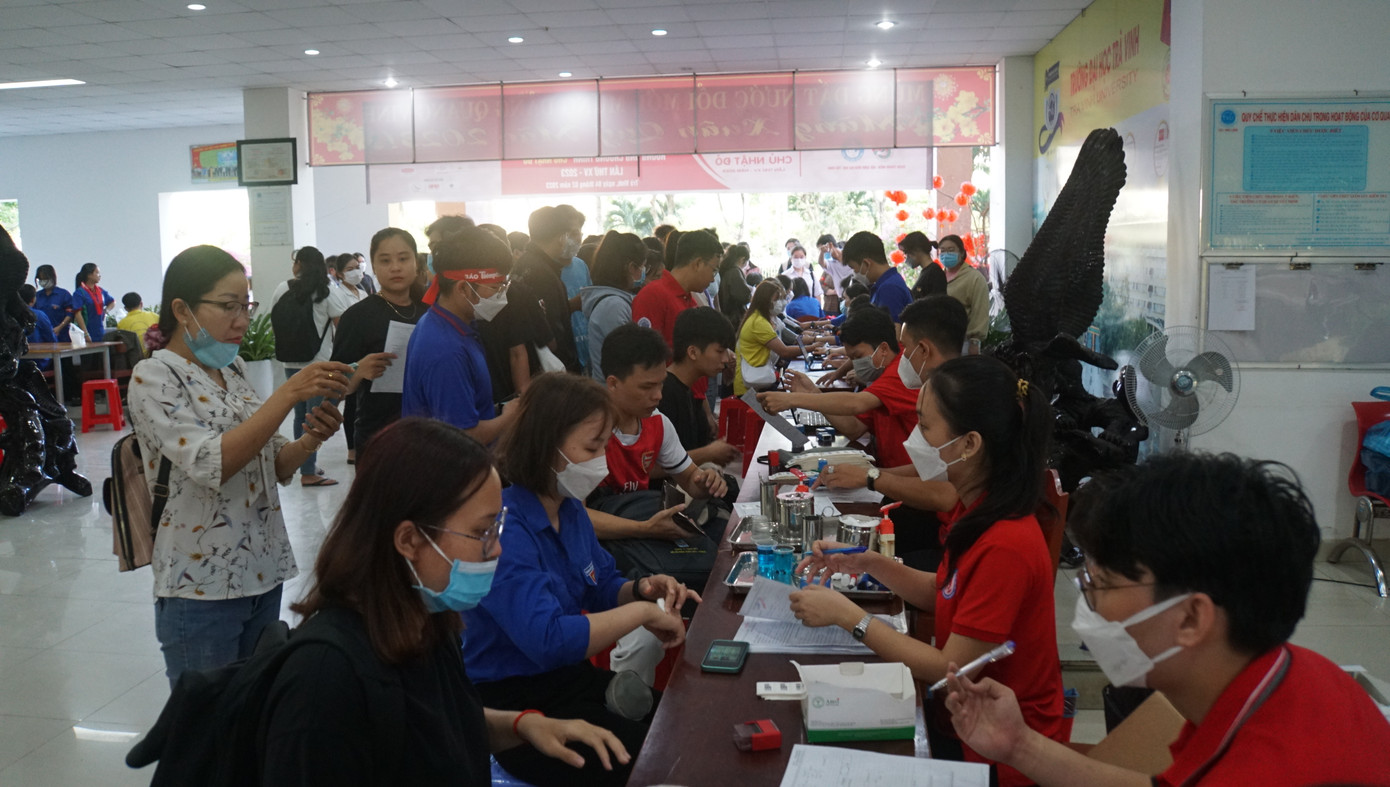 Chủ nhật Đỏ đã lan tỏa hơn 40 tỉnh thành trên toàn quốc tham gia, với lượng máu thu được trên 50 ngàn đơn vị. Tại khu vực ĐBSCL, Chủ nhật Đỏ cũng đã đến các tỉnh thành như: Kiên Giang, An Giang, Đồng Tháp, Trà Vinh, Cà Mau, Sóc Trăng, TP Cần Thơ. Đây cũng là lần thứ 4 báo Tiền Phong đồng hành với Trường Đại học Trà Vinh tổ chức và lan tỏa việc làm ý nghĩa này.