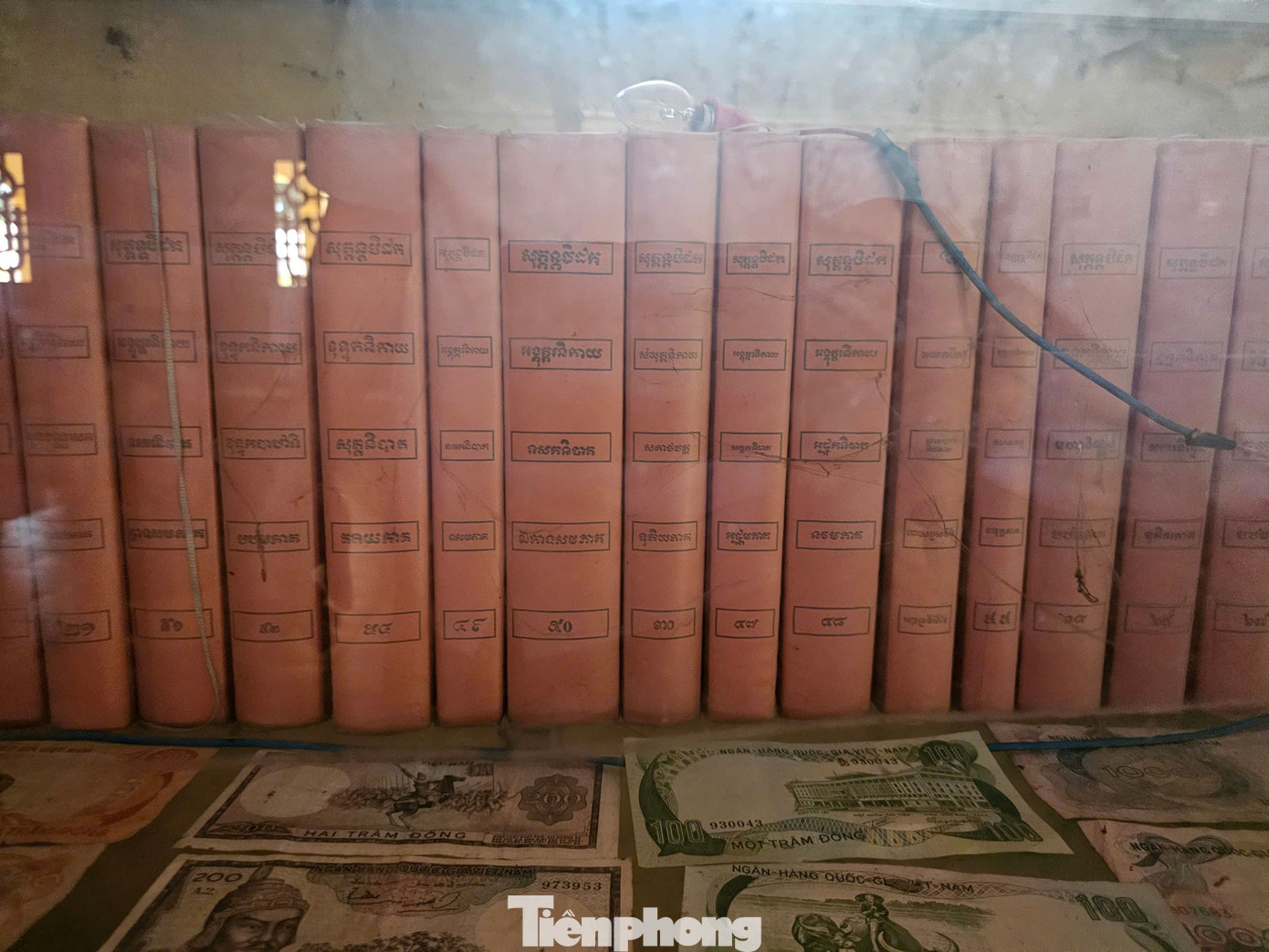 Tư liệu quý được lưu giữ tại chùa. Ảnh: Hòa Hội.