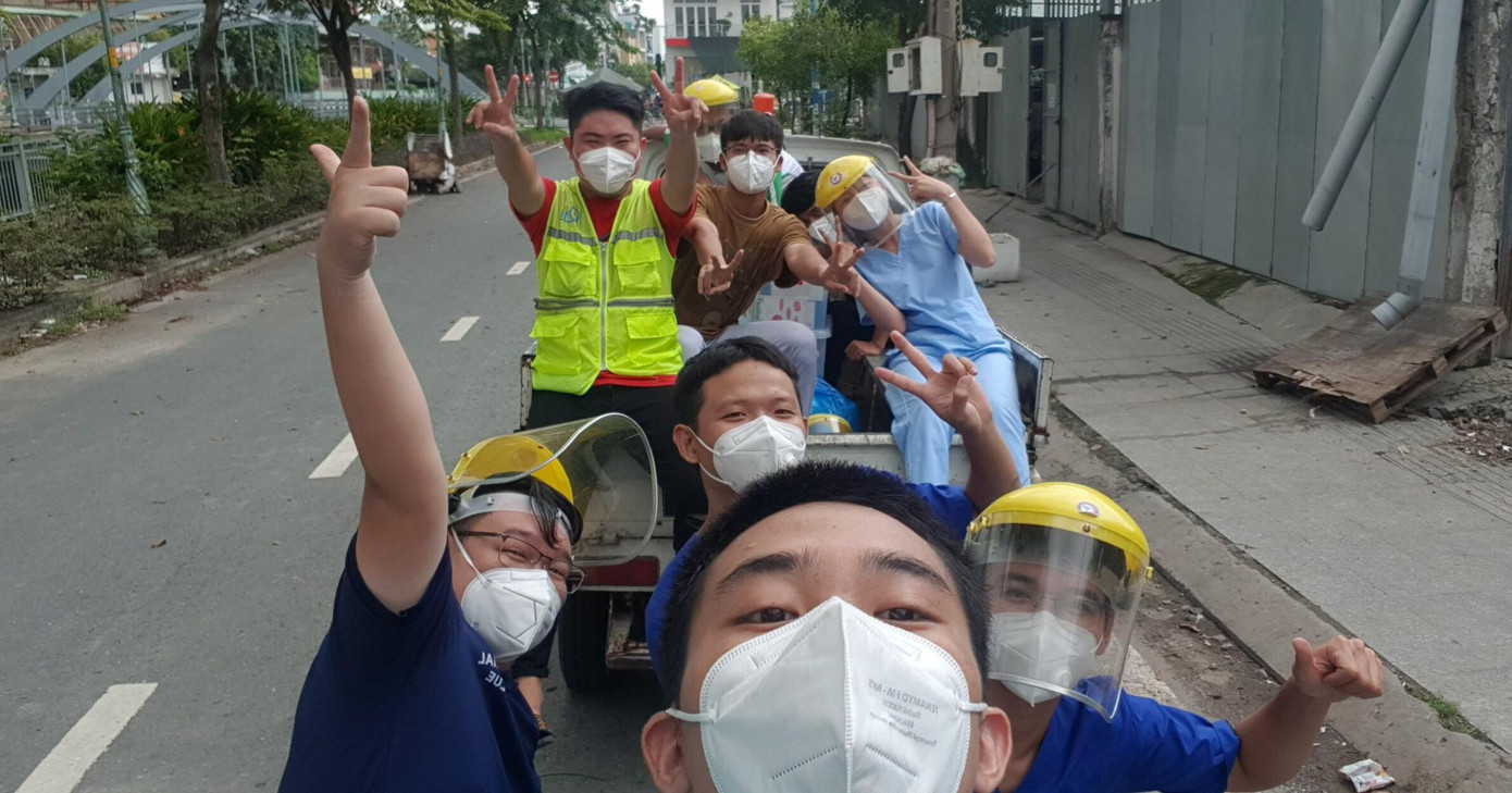 Diễm My cùng các bạn hỗ trợ chống dịch Diễm My cùng các bạn hỗ trợ chống dịch