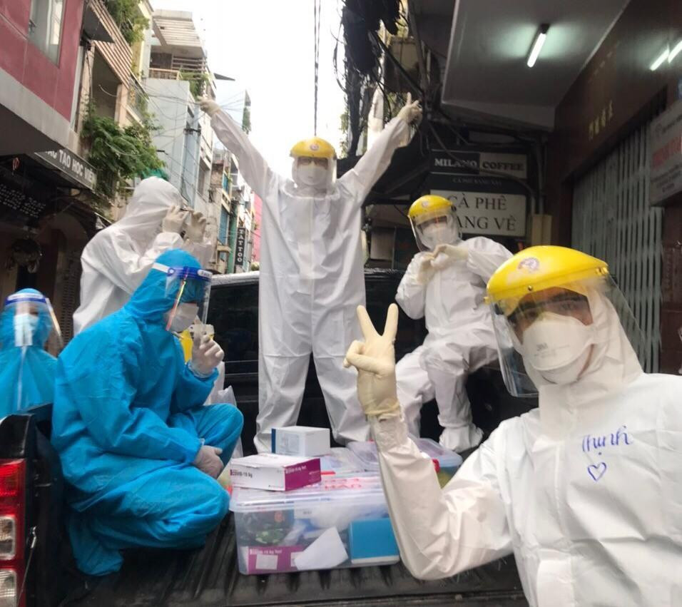 Diễm My cùng các bạn hỗ trợ chống dịch Diễm My cùng các bạn hỗ trợ chống dịch