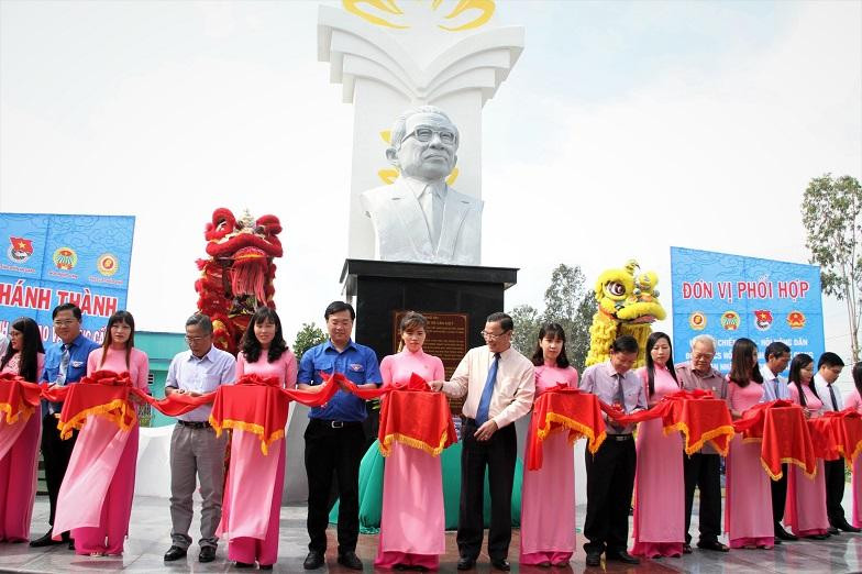 Cắt băng khánh thành dự án nâng cấp, cải tạo công viên văn hóa Võ Văn Kiệt