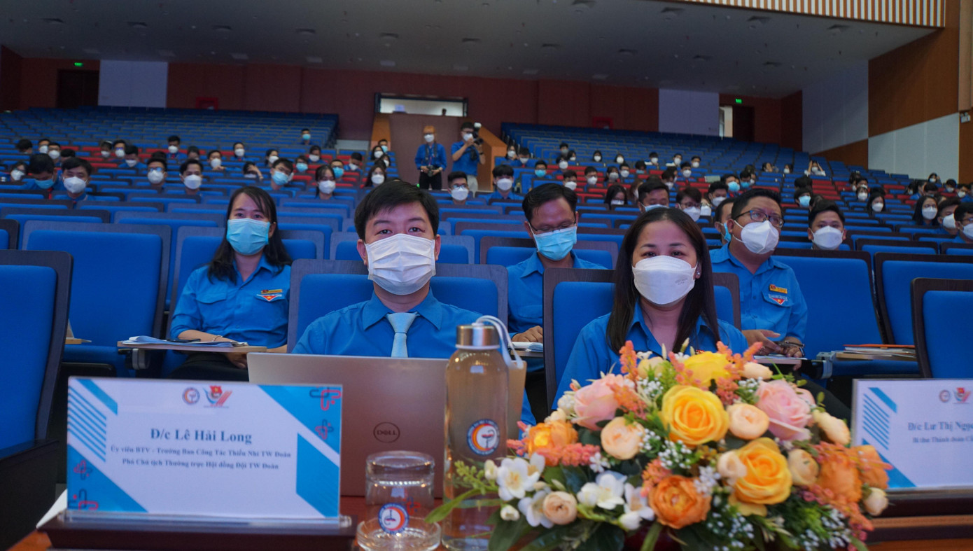 Anh Lê Hải Long, Ủy viên Ban Thường vụ, Trưởng Ban công tác Thiếu nhi Trung ương Đoàn cùng chị Lư Thị Ngọc Anh, Bí thư Thành Đoàn Cần Thơ. - Ảnh: Hòa Hội Anh Lê Hải Long, Ủy viên Ban Thường vụ, Trưởng Ban công tác Thiếu nhi Trung ương Đoàn cùng chị Lư Thị Ngọc Anh, Bí thư Thành Đoàn Cần Thơ. - Ảnh: Hòa Hội