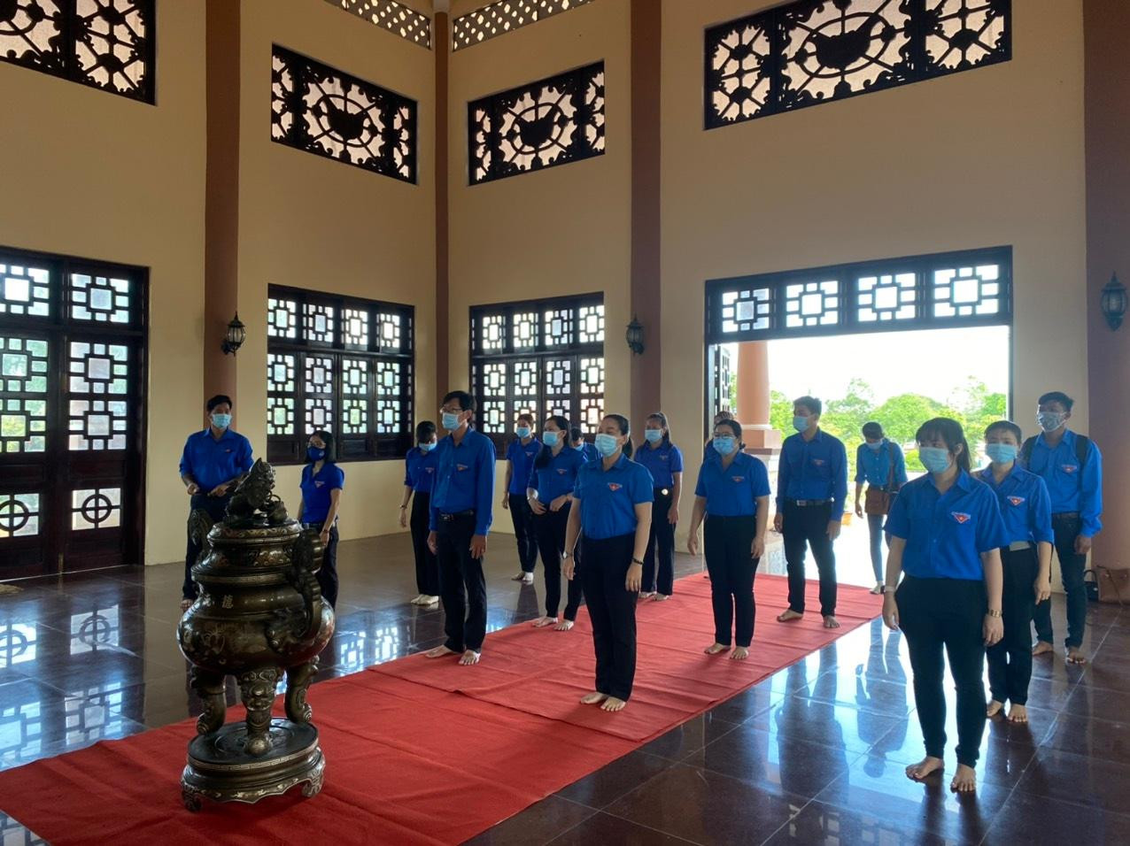 Tuổi trẻ Sóc Trăng tưởng nhớ Bác Tuổi trẻ Sóc Trăng tưởng nhớ Bác