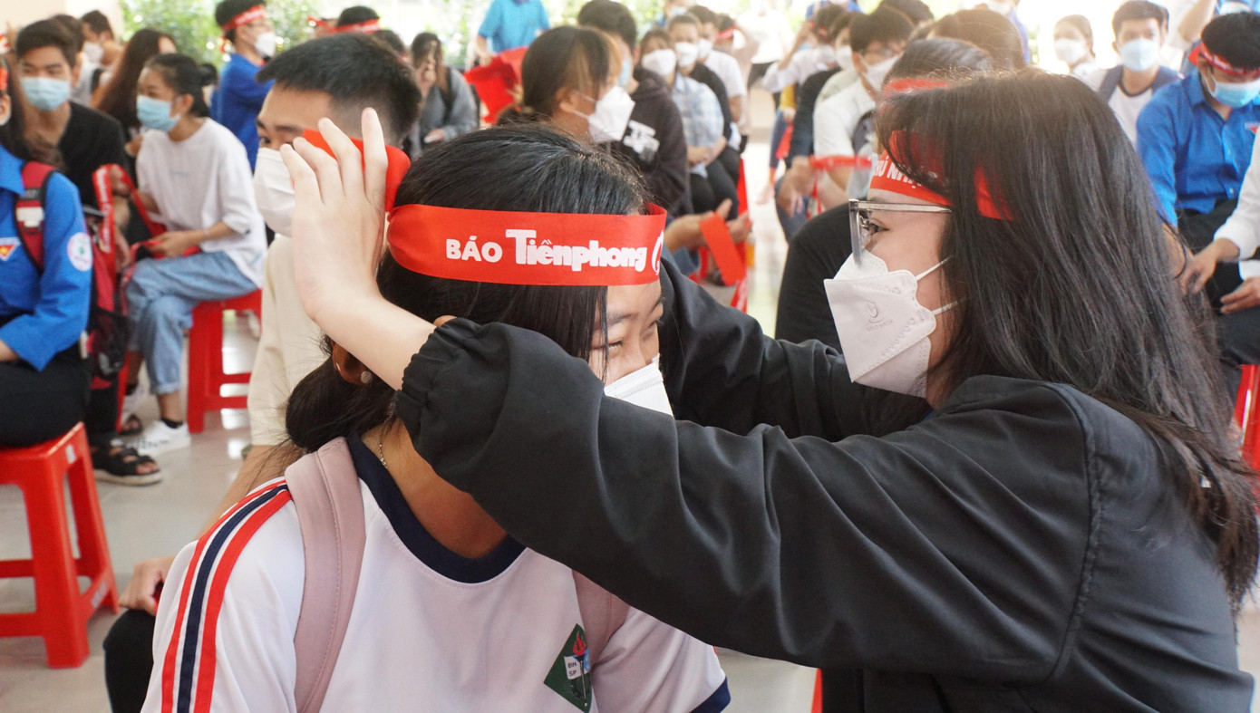 Bạn Đặng Thị Hồng Yến háo hức khi tham gia Chủ nhật Đỏ. - Ảnh: Hòa Hội Bạn Đặng Thị Hồng Yến háo hức khi tham gia Chủ nhật Đỏ. - Ảnh: Hòa Hội