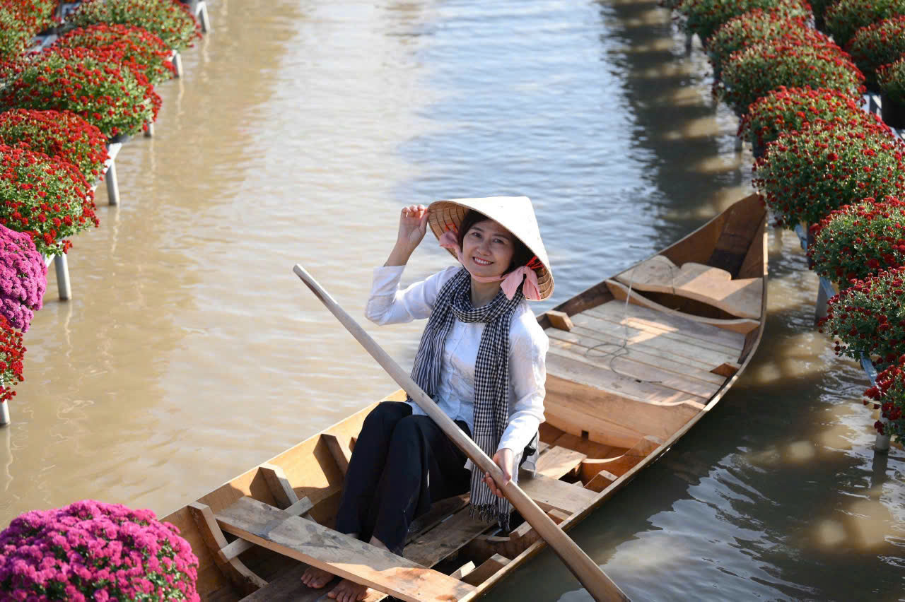 Du khách tham quan làng hoa Sa Đéc, tỉnh Đồng Tháp.