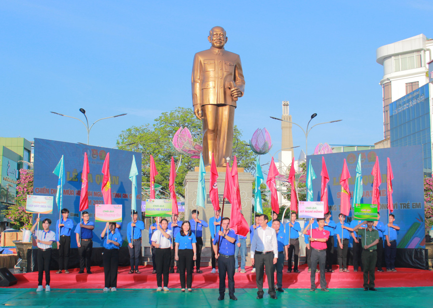 Tỉnh đoàn An Giang ra quân chiến dịch mùa hè tình nguyện. Ảnh: TĐ AG