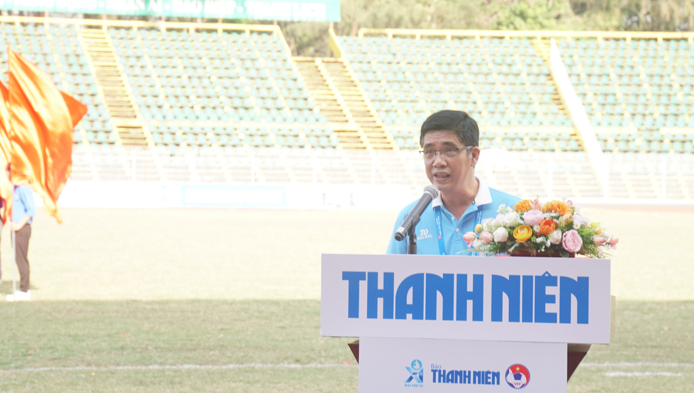 Nhà báo Lâm Hiếu Dũng, Phó Tổng biên tập Báo Thanh Niên, Phó Ban Tổ chức giải phát biểu.